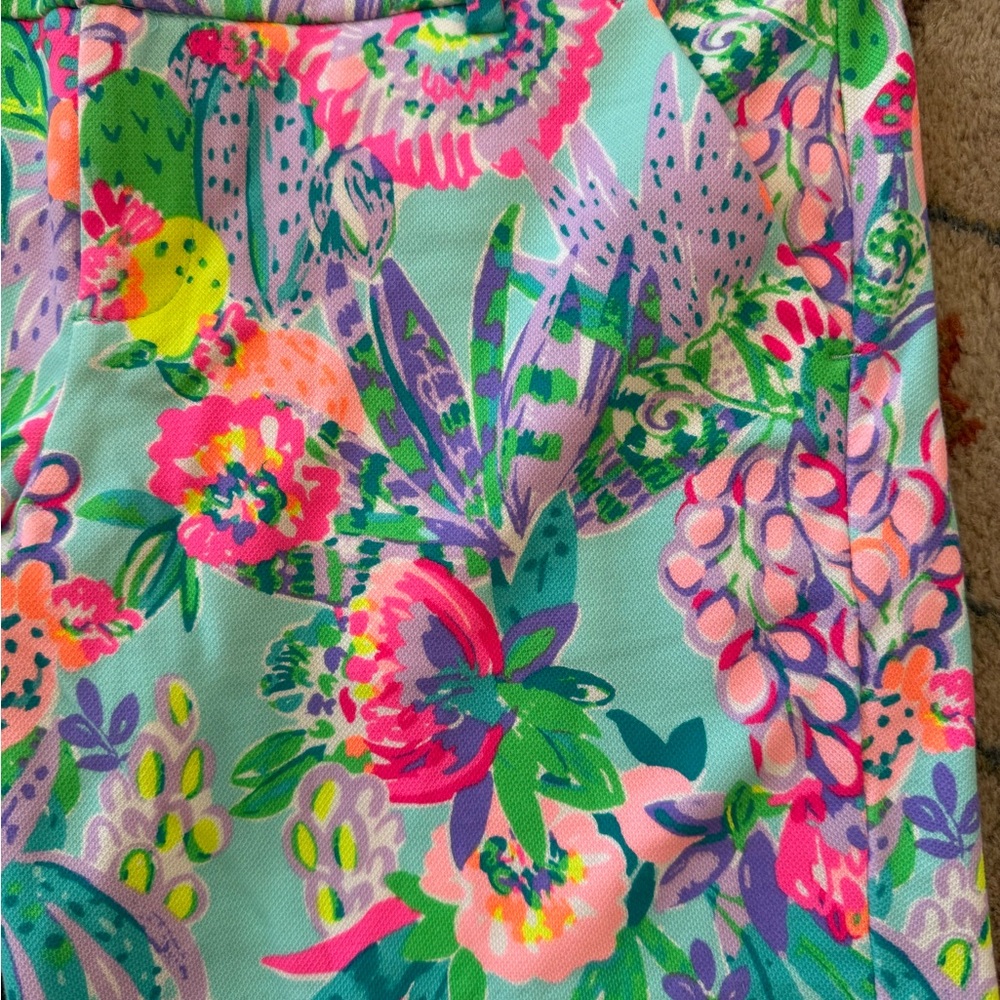 Lilly Pulitzer Vibrant Floral Women's Shorts - Picture 2 of 5